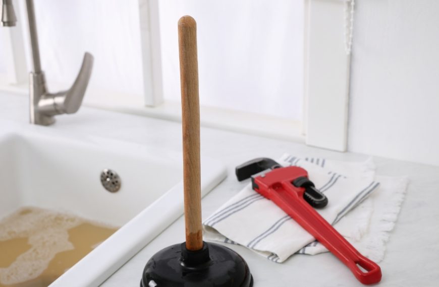 Canalisation bouchée ? Découvrez cette astuce incroyable pour déboucher facilement tous vos tuyaux !