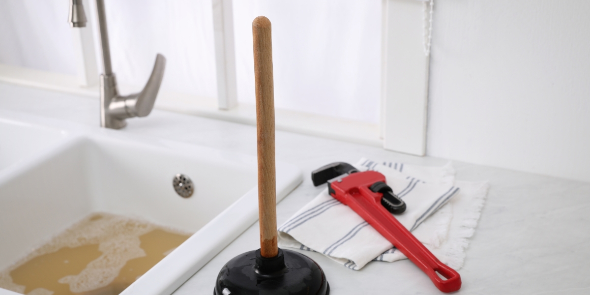 Canalisation bouchée ? Découvrez cette astuce incroyable pour déboucher facilement tous vos tuyaux !