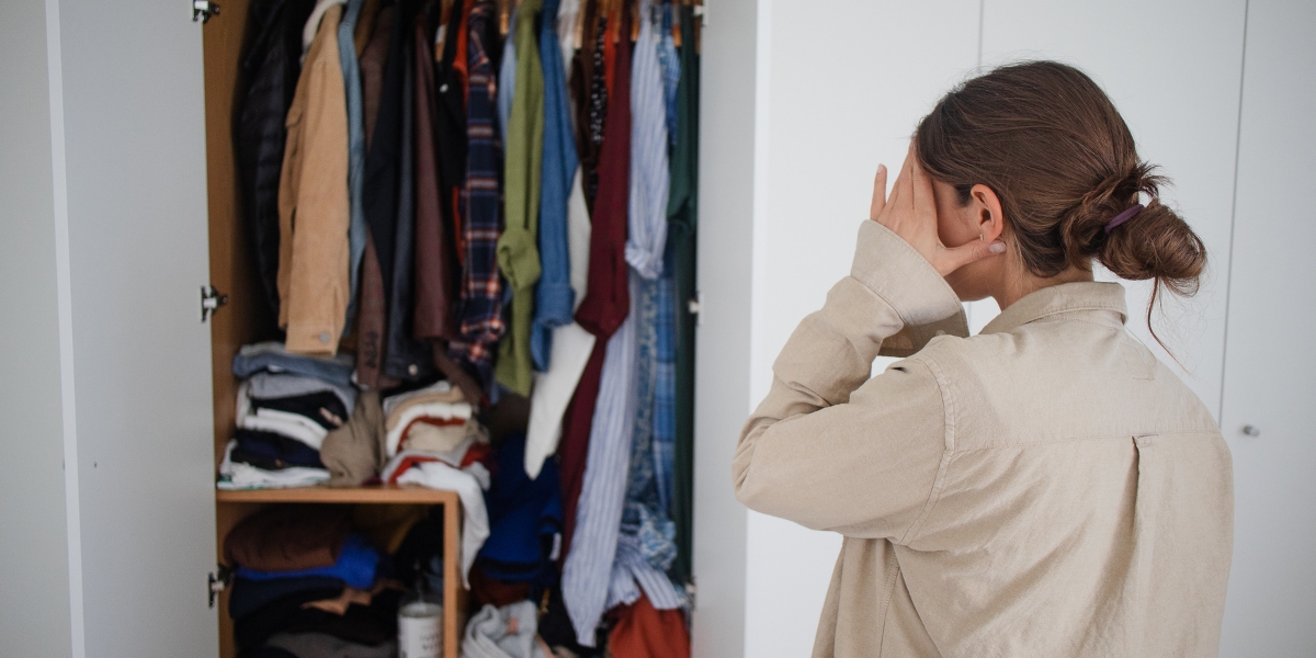Luttez contre l'humidité dans vos placards avec ces astuces naturelles pour préserver vos affaires !