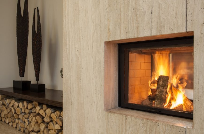 Comment allumer un feu de cheminée rapidement ?