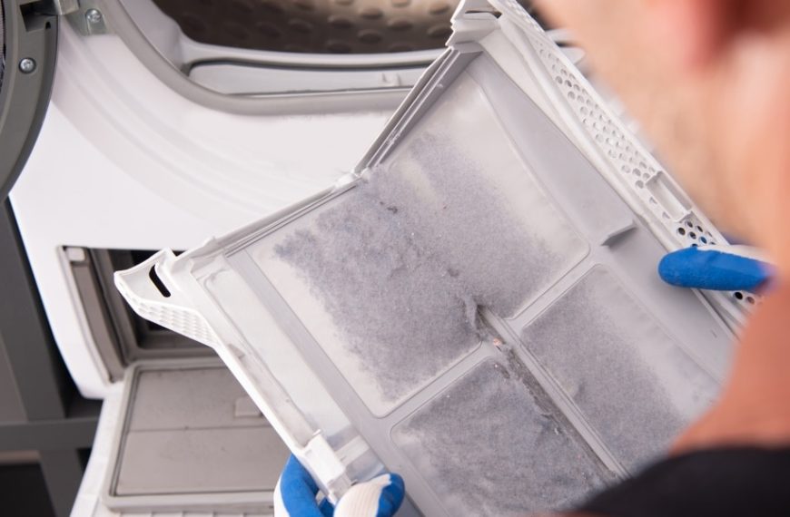 A quelle fréquence et comment nettoyer le filtre de votre machine à laver ? Suivez nos conseils !