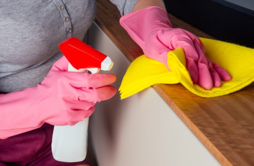 Comment faire briller vos meubles en bois avec des astuces simples et pratiques ?