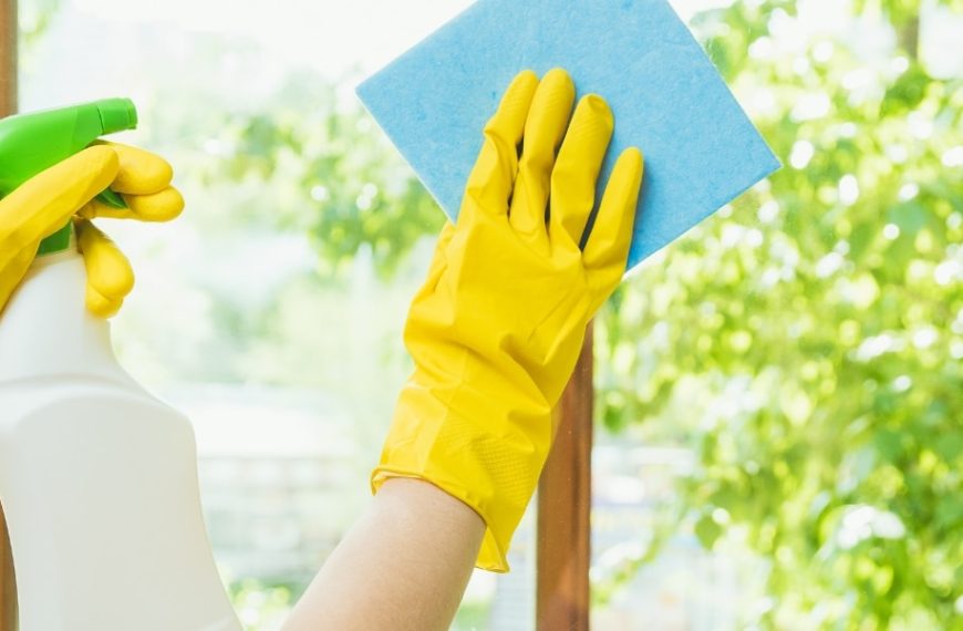 Discover a superb tip for cleaning your windows: perfect results, efficient and streak-free.