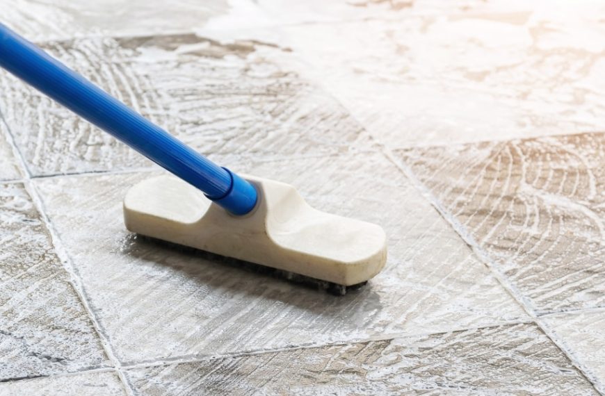 Des sols étincelants au naturel : découvrez des astuces de nettoyage efficaces pour carrelage, lino, parquet, dalles et tapis