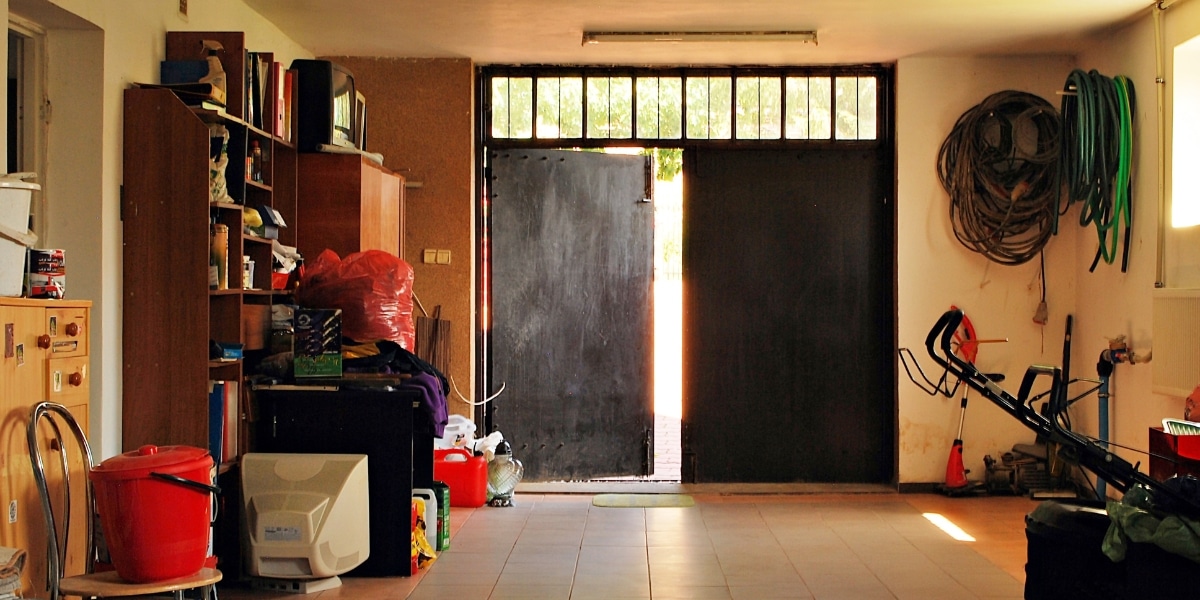 Comment nettoyer les planchers de garage et les allées ?