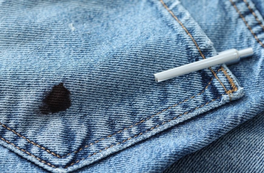 Comment enlever une tache de stylo des vêtements ?