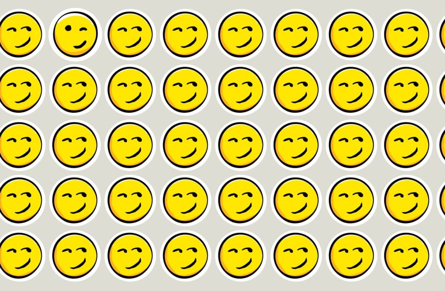 Visual challenge: test your acuity and speed of observation by unmasking the intruder emoji hidden among its peers in under 20 seconds!