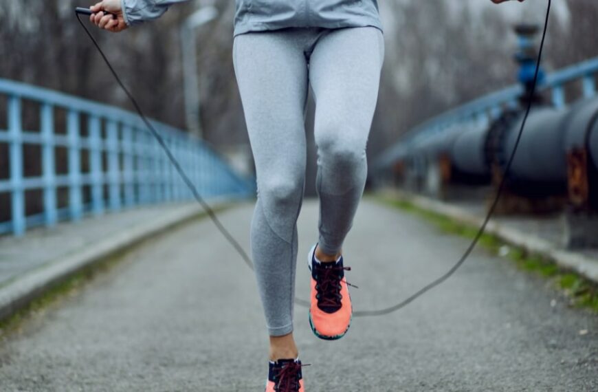 Découvrez pourquoi adopter la corde à sauter pour booster votre santé et votre forme : conseils pratiques