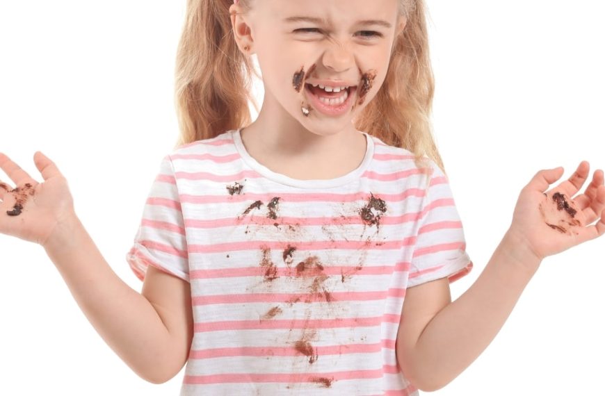 Comment enlever une tache de chocolat sur un vêtement les astuces efficaces à faire à la maison ?