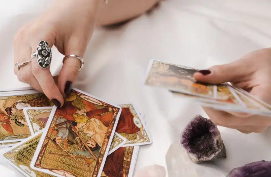 Prévisions astrologiques et tarot du 31 juillet 2024 : Découvrez les influences des étoiles et du tarot sur votre quotidien