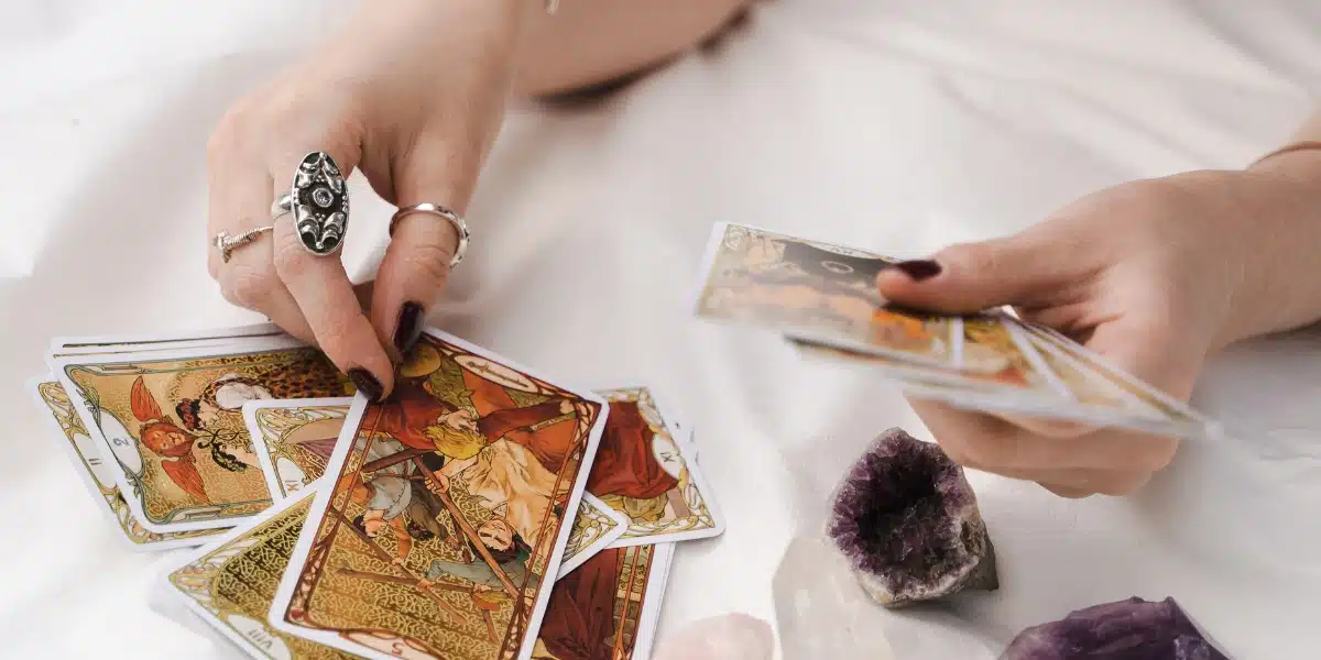 Prévisions astrologiques et tarot du 31 juillet 2024 : Découvrez les influences des étoiles et du tarot sur votre quotidien