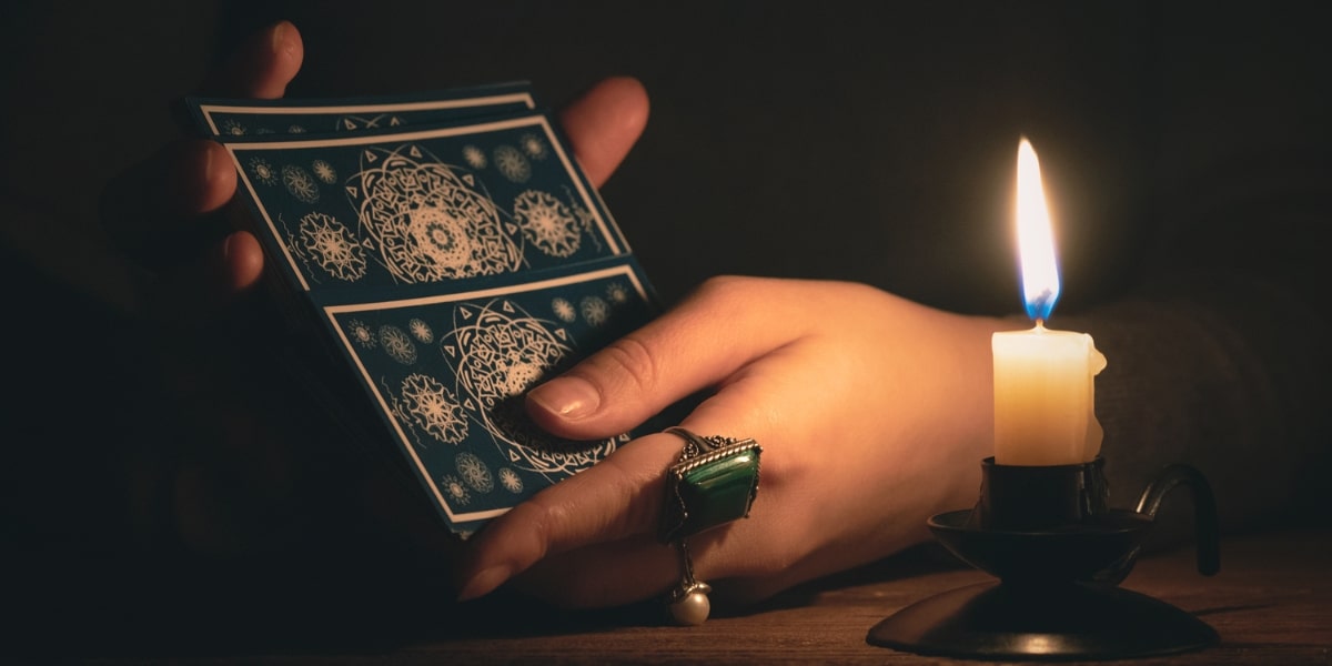 Prévisions astrologiques du 28 juillet 2024 par tarologue expérimenté : Découvrez les énergies du tarot et leur influence sur votre vie