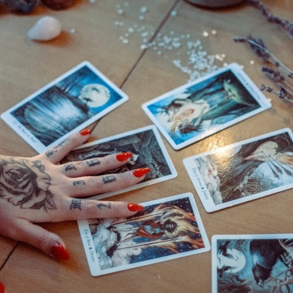 Décryptez les mystères de l'univers avec le tarot : Prévisions astrologiques pour le 29 juillet 2024
