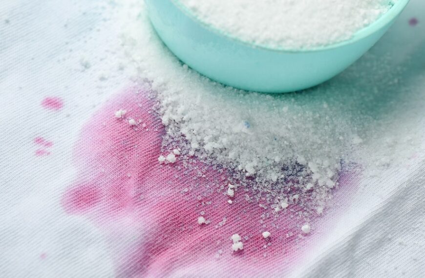 Découvrez comment venir à bout des taches de cerise sur vos vêtements, tapis et mains !
