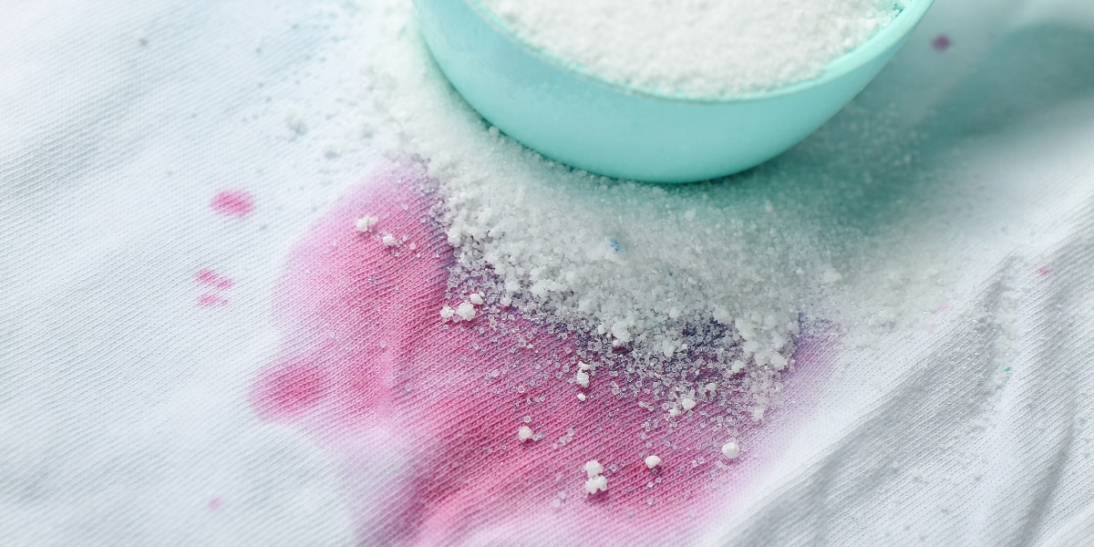 Découvrez comment venir à bout des taches de cerise sur vos vêtements, tapis et mains !