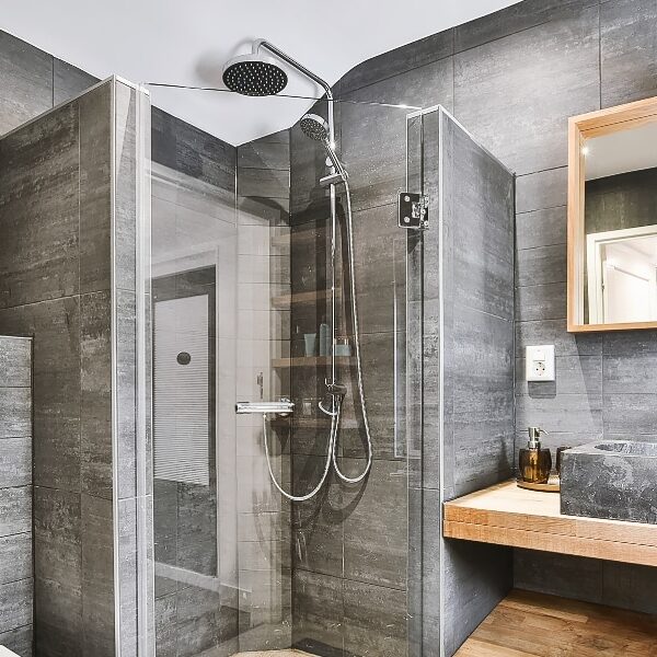 Découvrez ces conseils étonnants pour une salle de bain minimaliste et sans encombrement qui changera votre vie !