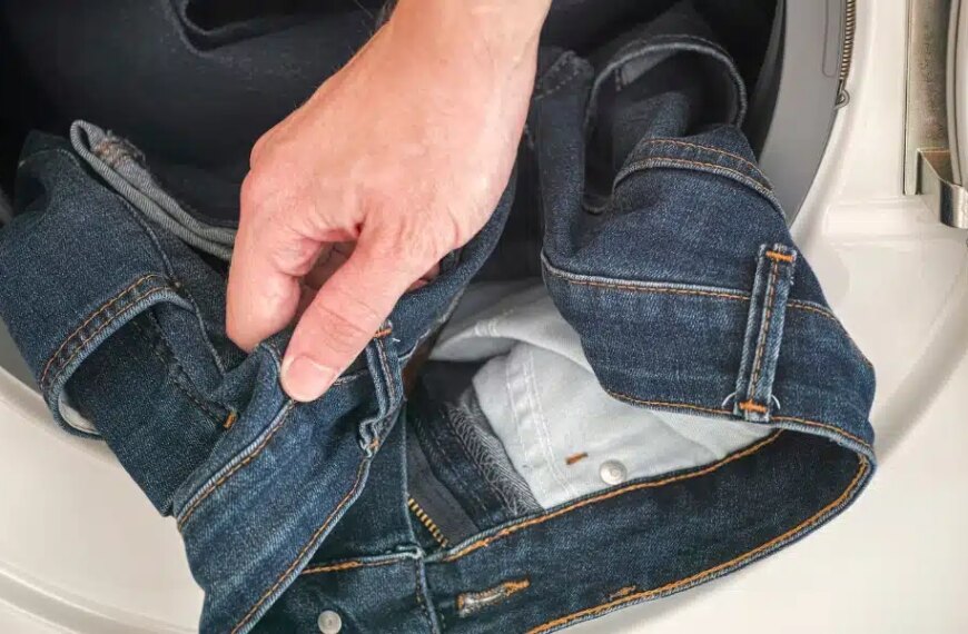 Découvrez pourquoi il est essentiel de laver vos jeans à l'envers : astuces pratiques pour prendre soin de votre garde-robe à la maison