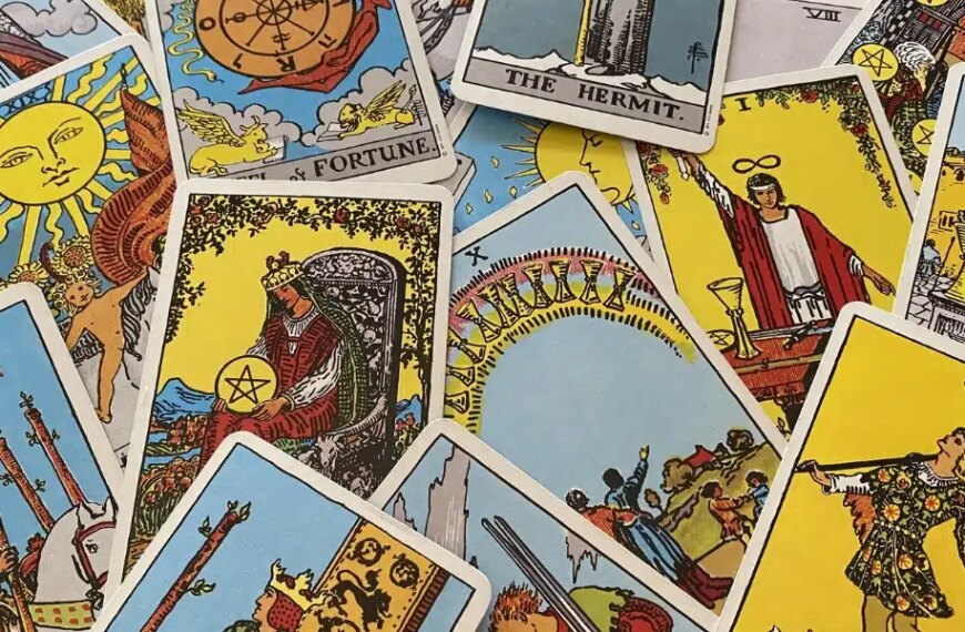 Plongez dans l'univers mystique du tarot : Guidance et prévisions pour la journée du 26 juillet 2024