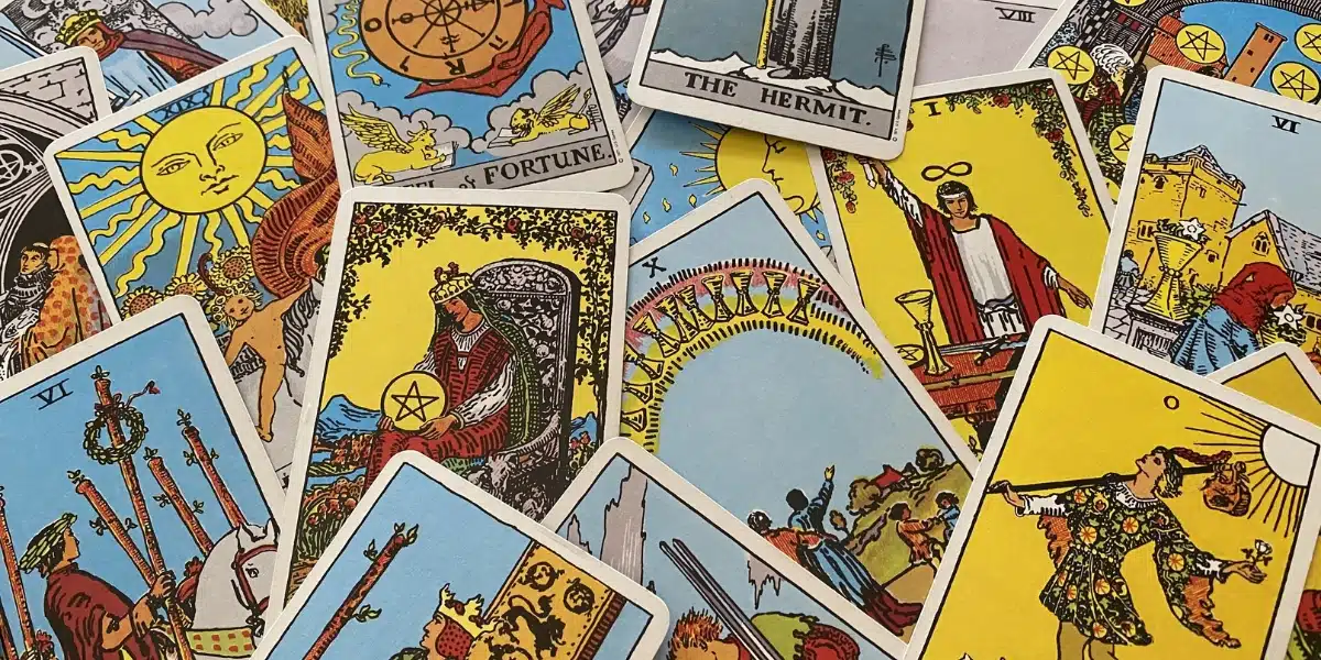Plongez dans l'univers mystique du tarot : Guidance et prévisions pour la journée du 26 juillet 2024