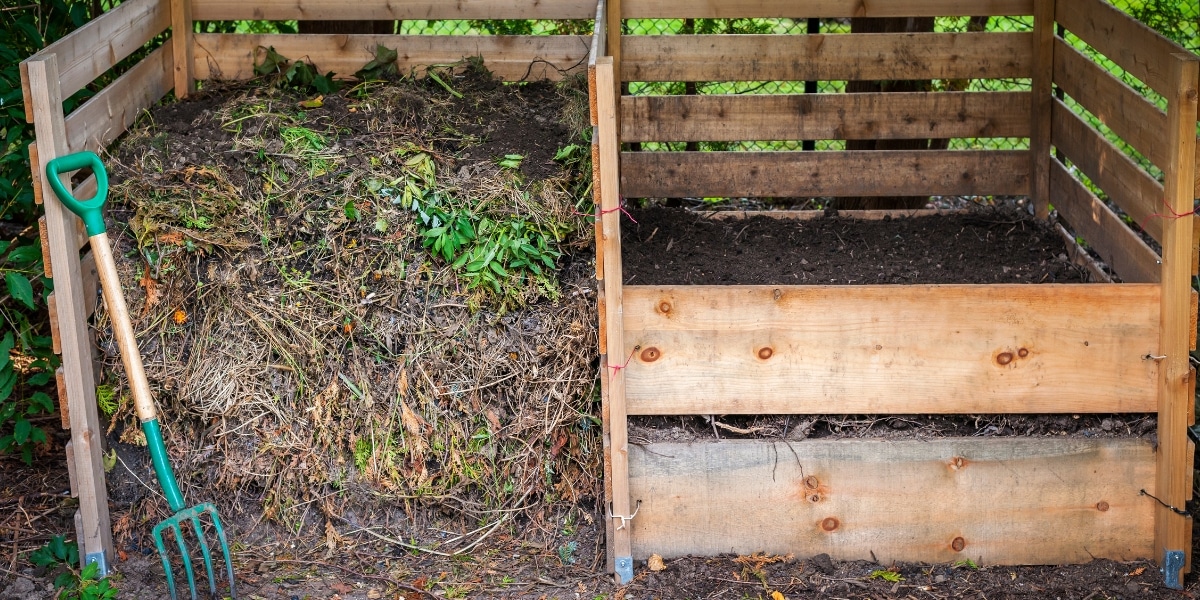 Astuces jardinage : que mettre au fond d’un composteur pour un engrais de qualité ?