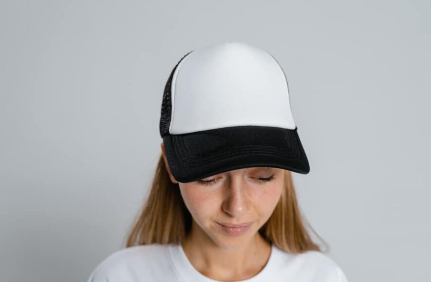 Astuces maison : apprenez à laver votre casquette sans risquer de la déformer ou de ternir sa couleur