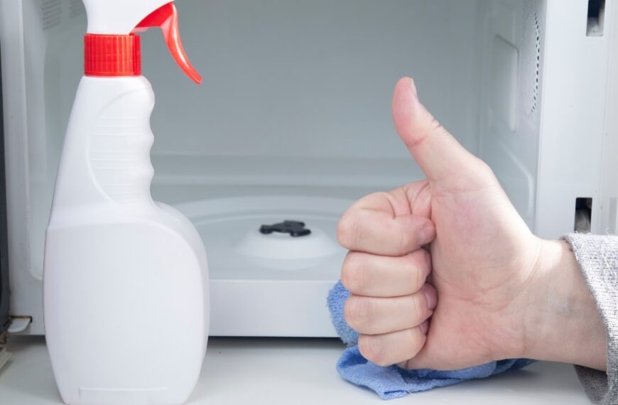 Comment enlever la graisse du micro-onde sans produits chimiques pour une maison propre et saine ?