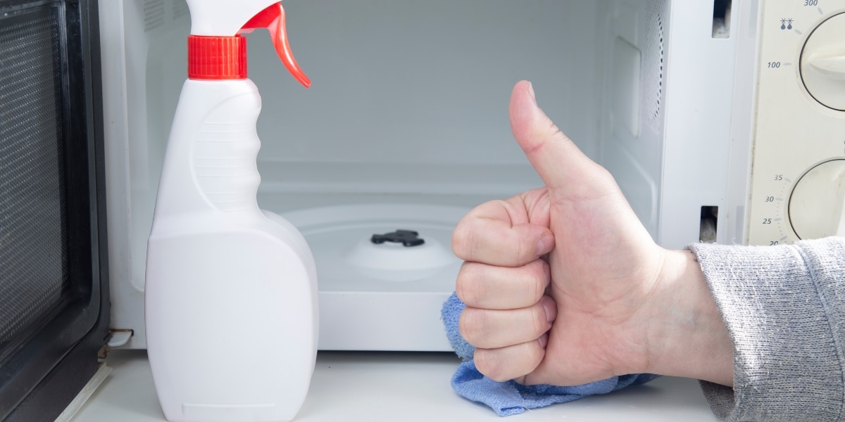 Comment enlever la graisse du micro-onde sans produits chimiques pour une maison propre et saine ?