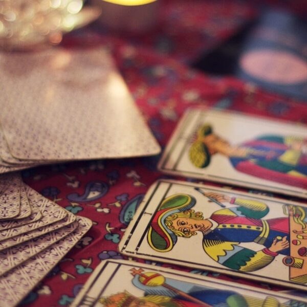 Prévisions astrologiques du 27 juillet 2024 par tirage de tarot intuitif : Découvrez les énergies dominantes et tendances de la journée