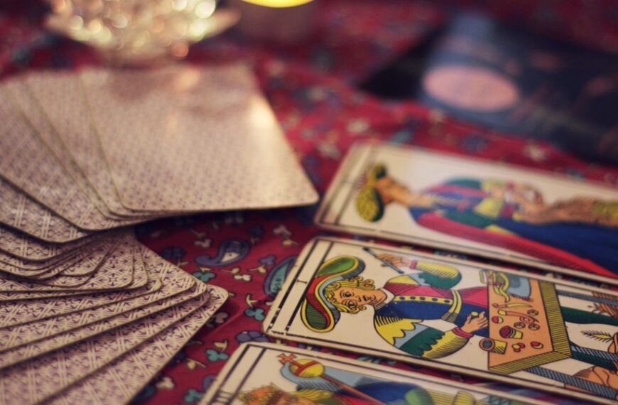 Prévisions astrologiques du 27 juillet 2024 par tirage de tarot intuitif : Découvrez les énergies dominantes et tendances de la journée