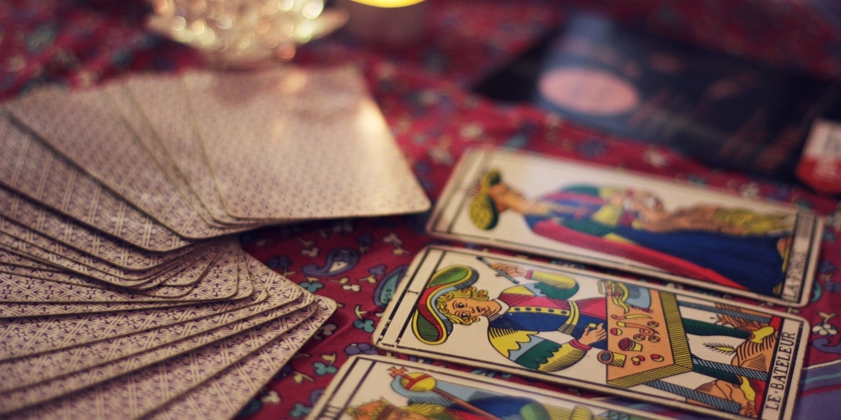 Prévisions astrologiques du 27 juillet 2024 par tirage de tarot intuitif : Découvrez les énergies dominantes et tendances de la journée