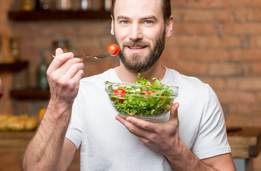 Conseils nutritionnels : est-il préférable de consommer les tomates cuites ou crues pour la santé
