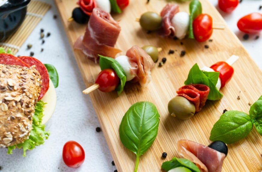 Améliorez votre apéritif d’été avec ces 8 conseils de nutritionniste pour une touche plus saine