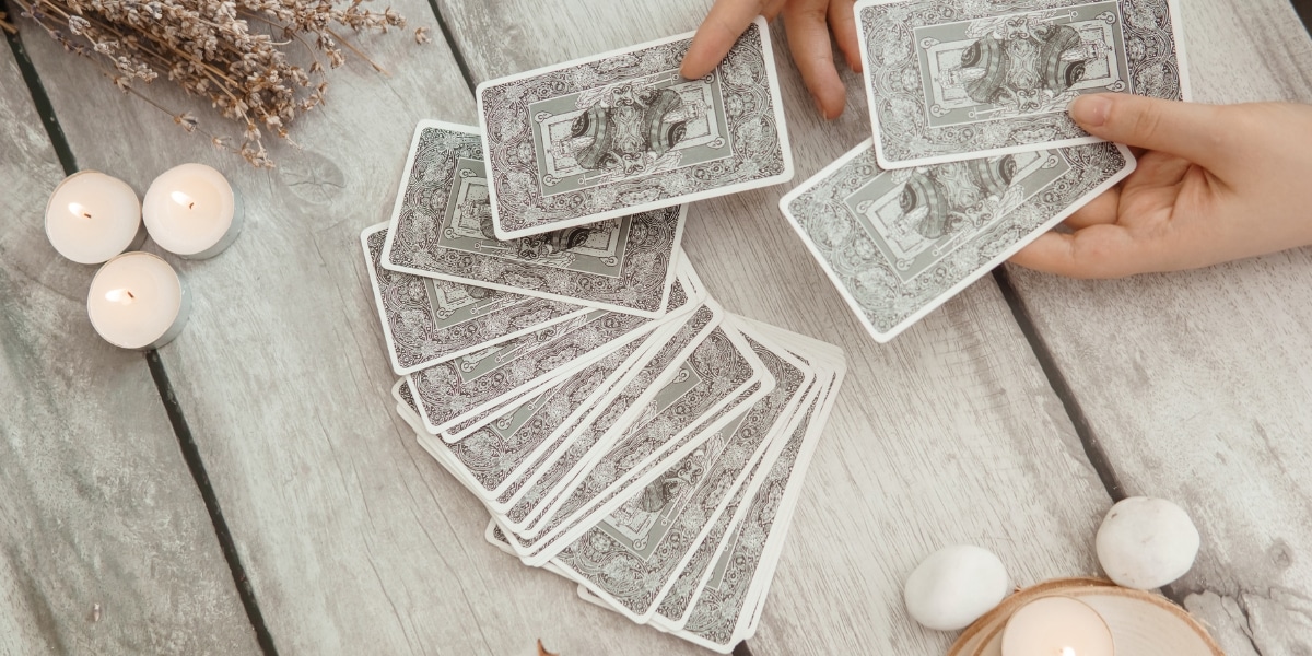 Prévisions astrologiques et guide du tarot pour le 5 août 2024 : Interprétation des énergies cosmiques