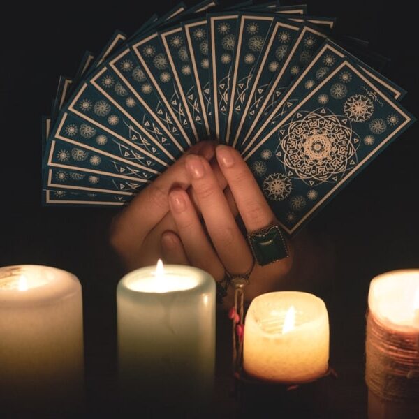 Prévisions astrologiques et tirage de tarot pour le 02 août 2024 : croissance personnelle et nouvelles idées