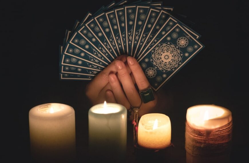 Prévisions astrologiques et tirage de tarot pour le 02 août 2024 : croissance personnelle et nouvelles idées
