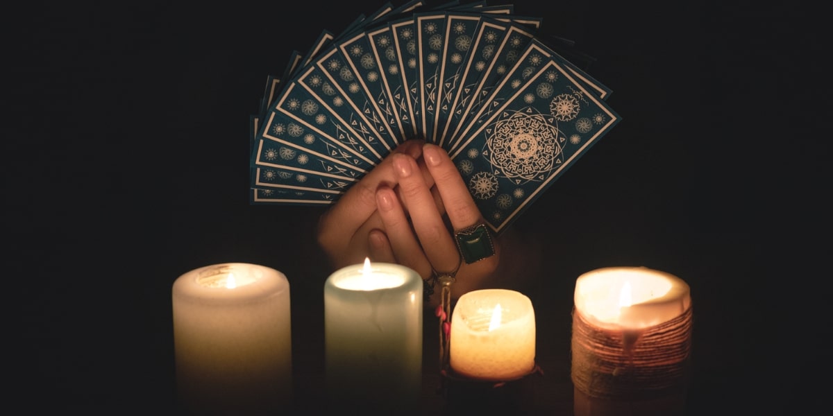 Prévisions astrologiques et tirage de tarot pour le 02 août 2024 : croissance personnelle et nouvelles idées
