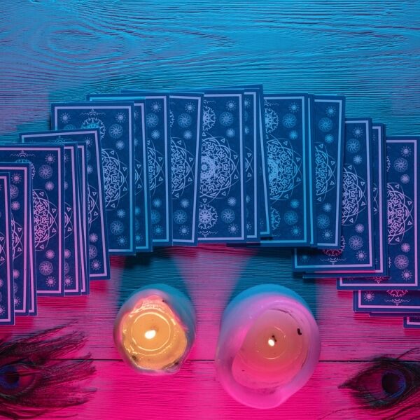 Prévisions astrologiques du 7 août 2024 par tarot : Guide de tarologie et voyage mystique à travers les symboles du tarot