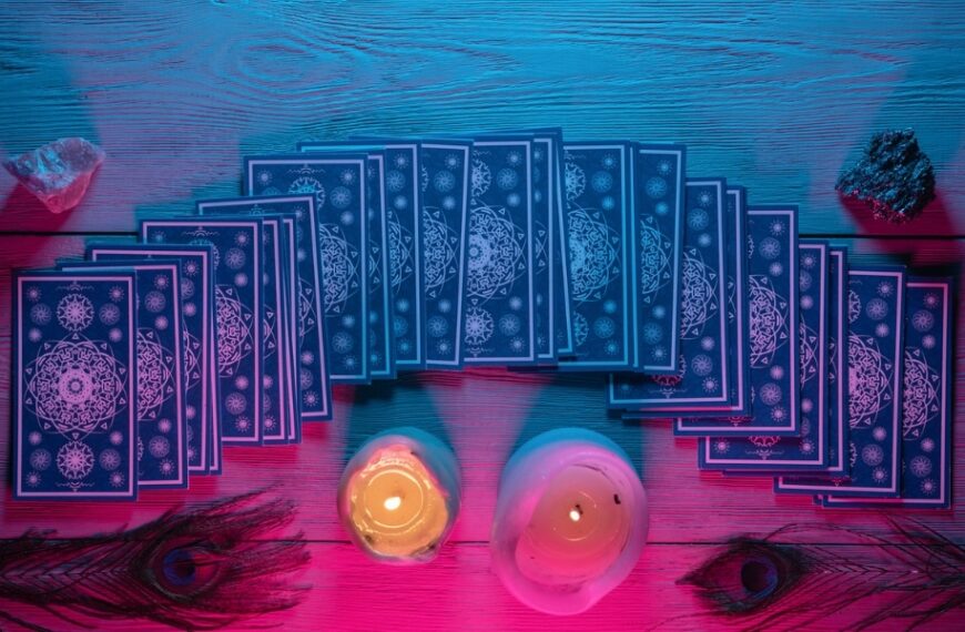Prévisions astrologiques du 7 août 2024 par tarot : Guide de tarologie et voyage mystique à travers les symboles du tarot