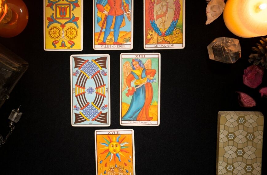 Prévisions astrologiques du tarot pour le 19 août 2024 : Guide des énergies et influences cosmiques
