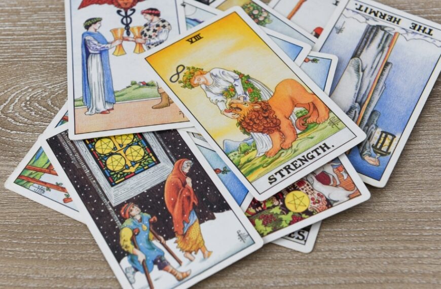 Découvrez l'influence des astres sur votre journée du 08 août 2024 grâce au tarot : Conseils et prévisions pour chaque signe !