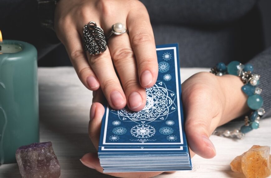 Découvrez les mystères du cosmos : Énergies et prédictions du tarot pour le 09 août 2024