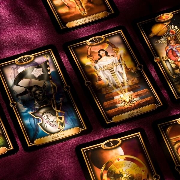 Découvrez le pouvoir des astres et du tarot : Vos prévisions astrologiques pour le 10 août 2024