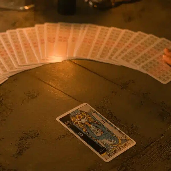 Découvrez les secrets de votre journée avec notre tirage de tarot spécial du 04 août 2024 : les forces mystiques de L'empereur et la roue de la fortune guident votre destin !