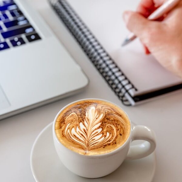 Découvrez pourquoi dire adieu à votre café matinal pourrait transformer votre journée : conseils pour changer vos habitudes