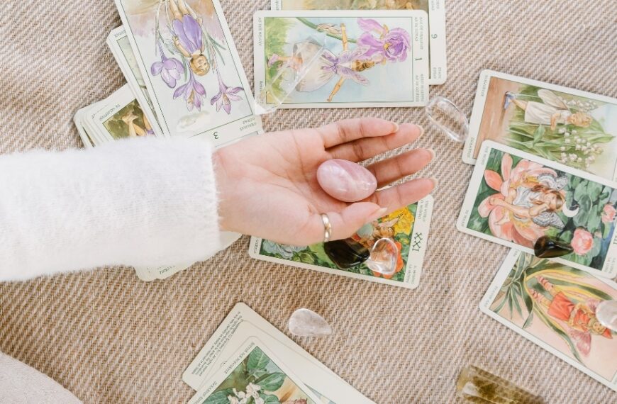 Découvrez votre destinée : Prévisions astrologiques du 13 août 2024 décodées grâce au mystérieux pouvoir du Tarot
