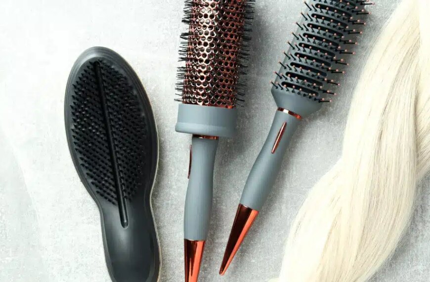 Comment nettoyer les brosses à cheveux pour éliminer les peluches et les accumulations ?