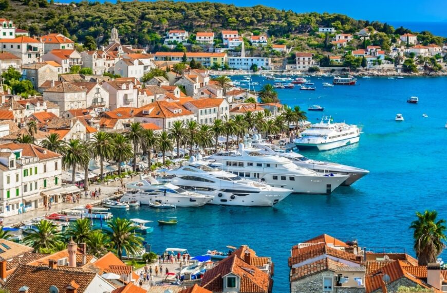 Conseils pratiques pour profiter pleinement de Hvar, votre destination ensoleillée et relaxante cet été