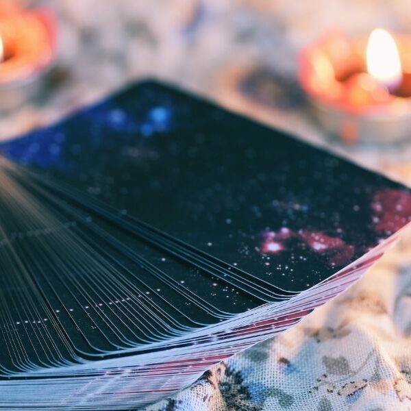 Prédictions tarologiques du 12 au 18 août 2024 : Influence du pape et la roue de fortune