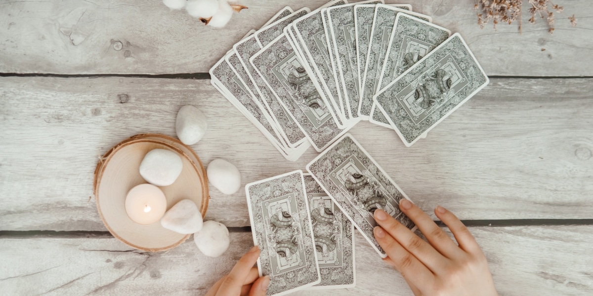 Prédictions de tarot pour le 11 août 2024 : Découvrez l'influence de l'empereur et de la lune sur votre destin