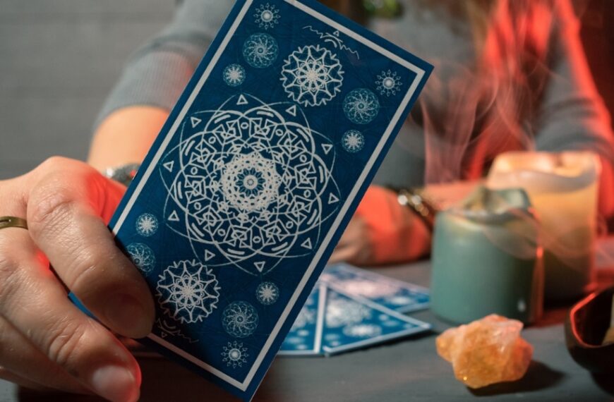 Prévisions tarot semaine du 26 août au 1er septembre 2024 : Transitions, révélations et croissance personnelle